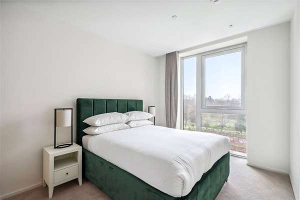 Flat West Road in Greater London