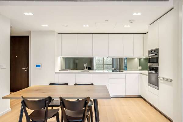 Flat West Road in Greater London