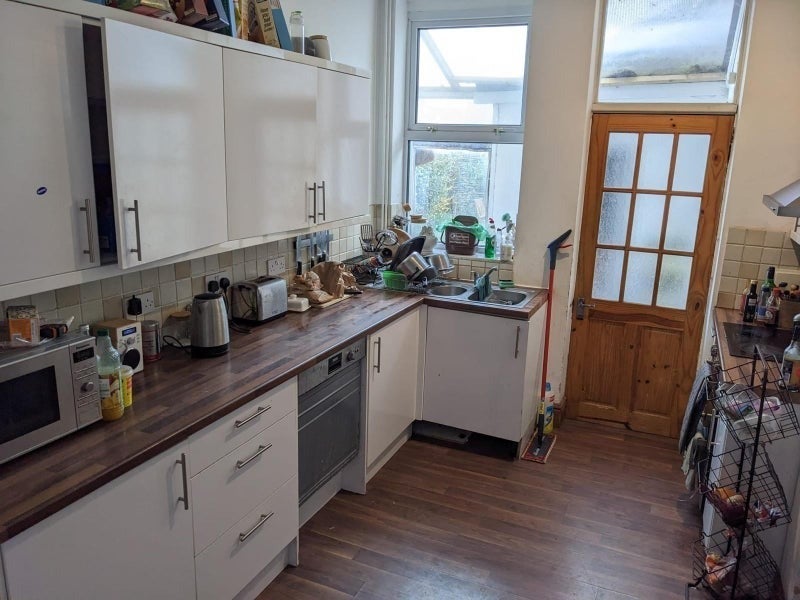 Room Lancashire Road in Bristol