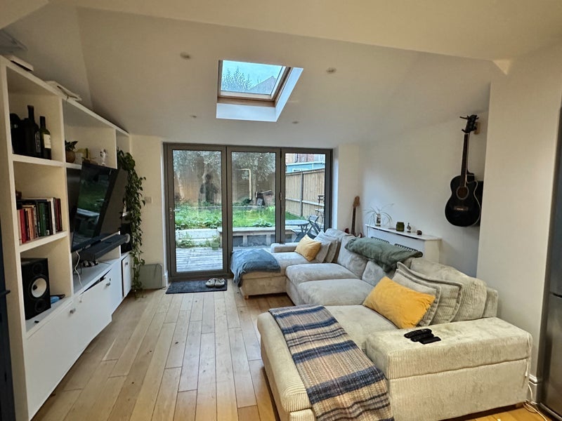 Room Stephendale Road in Greater London