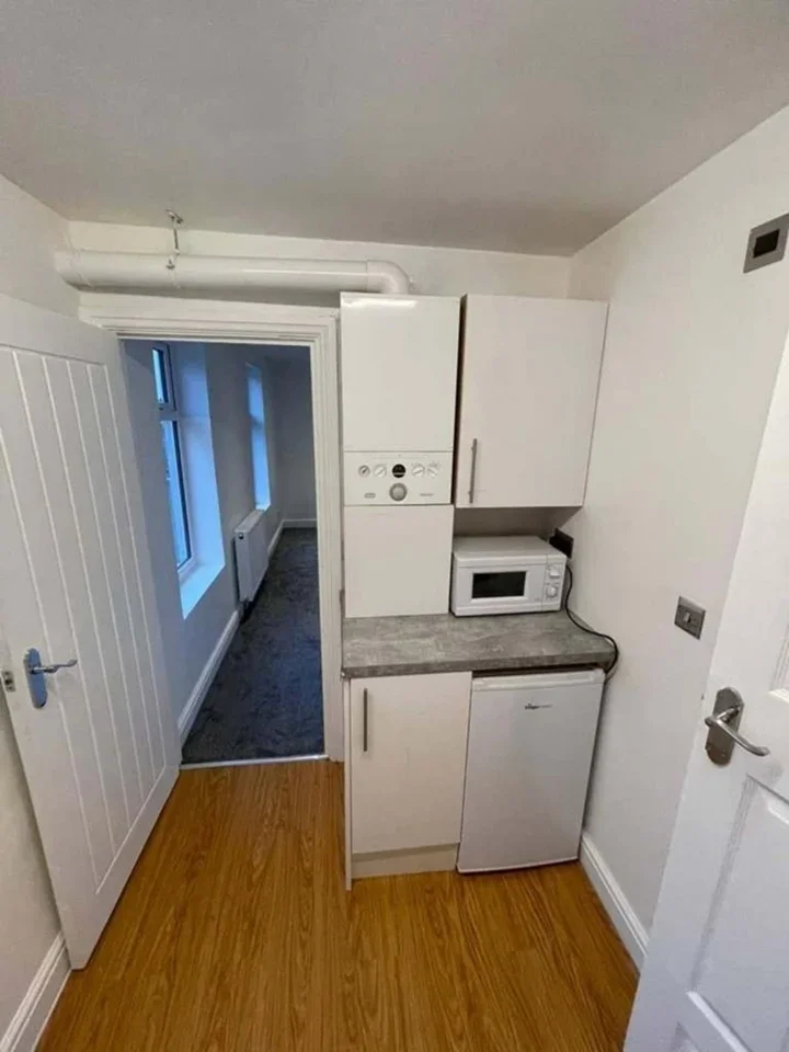 Flat Devonshire Road in Greater London