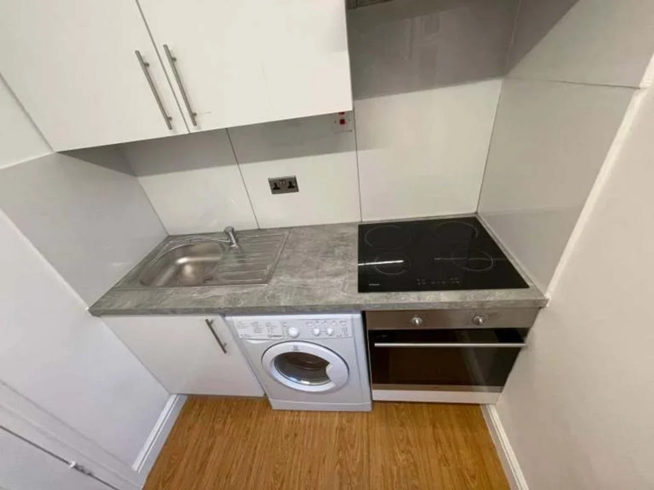Flat Devonshire Road in Greater London