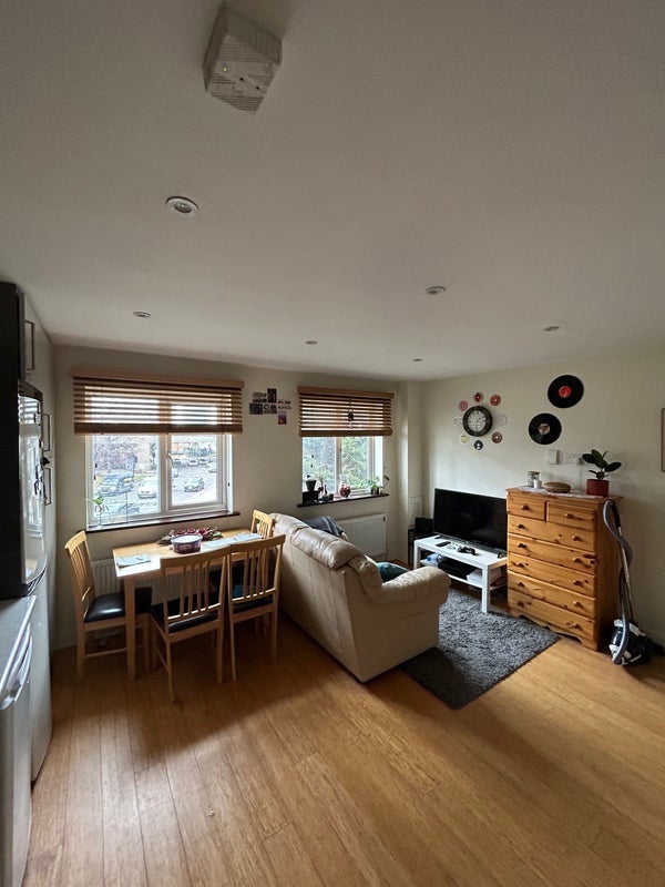 Room Chiswick Roundabout in Greater London