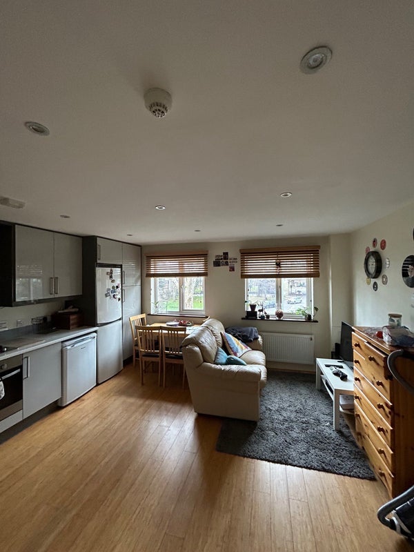 Room Chiswick Roundabout in Greater London