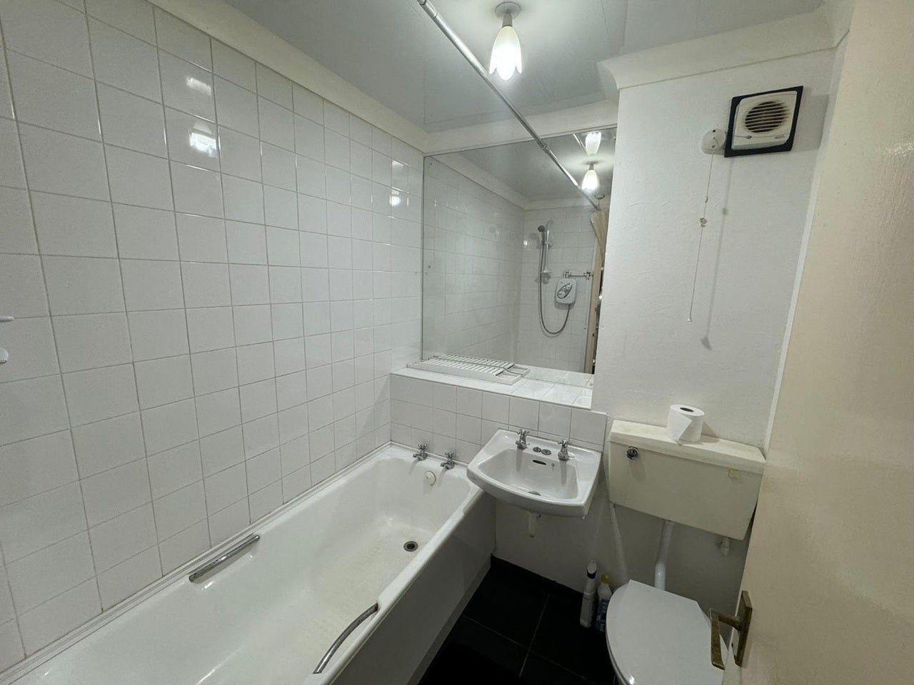 Flat Telscombe Way in Luton