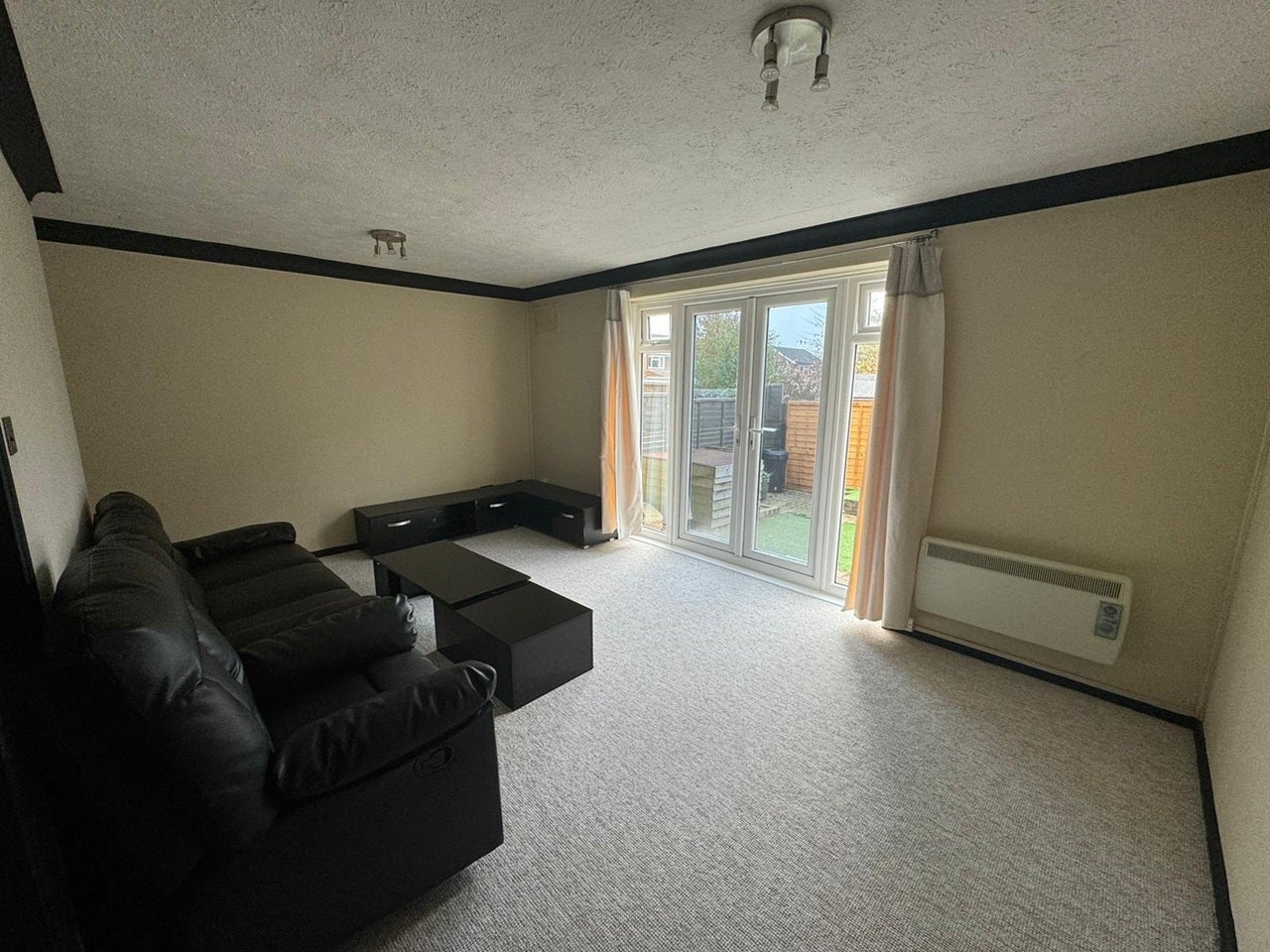 Flat Telscombe Way in Luton
