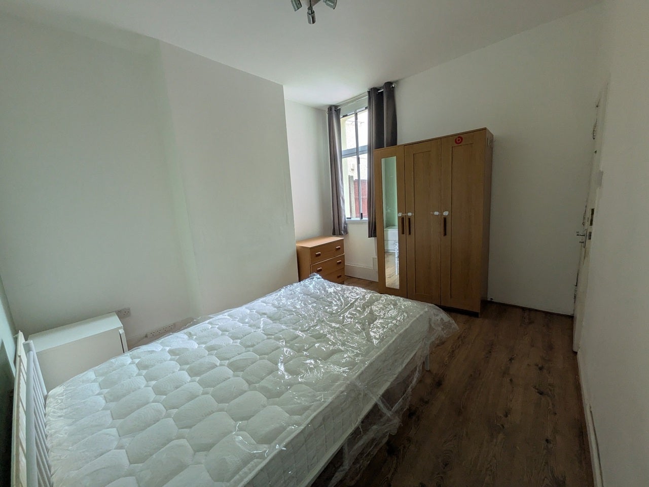 Room Wythes Road in Greater London