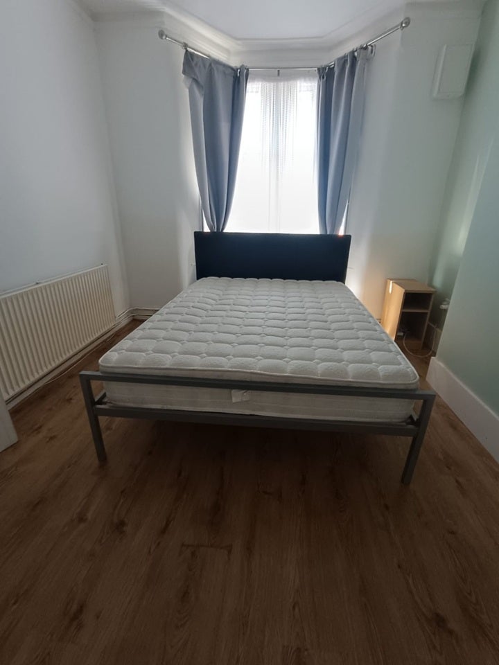 Room Wythes Road in Greater London