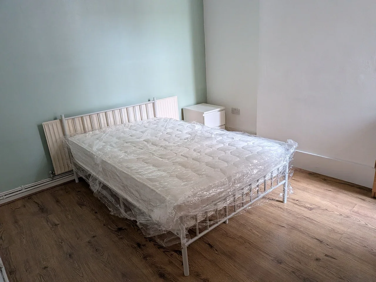 Room Wythes Road in Greater London