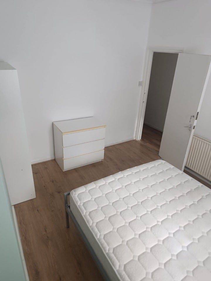 Room Wythes Road in Greater London