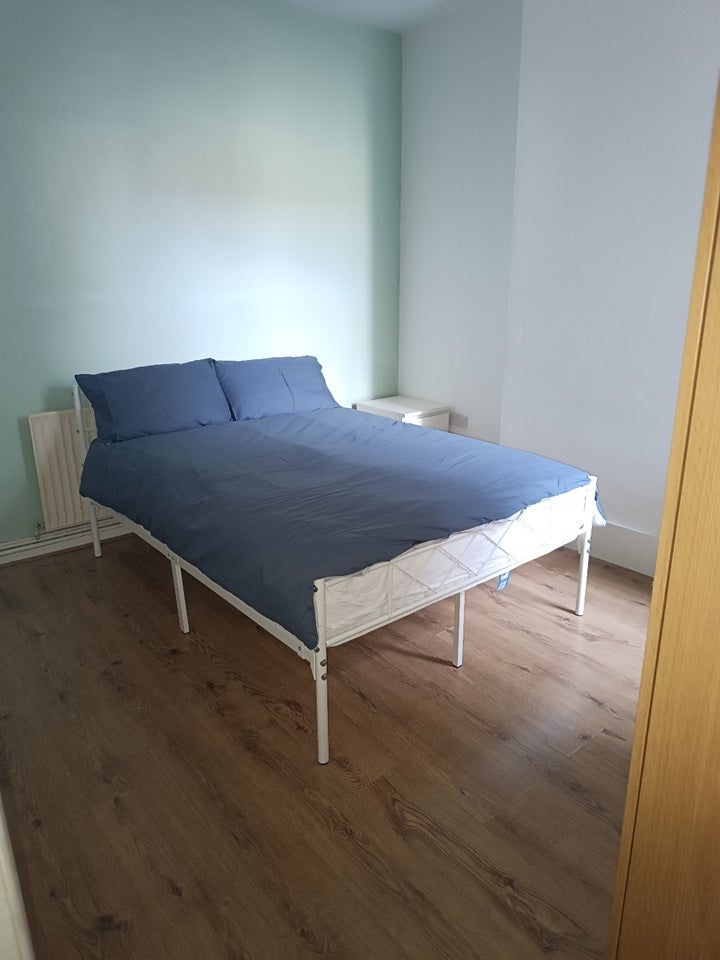 Room Wythes Road in Greater London