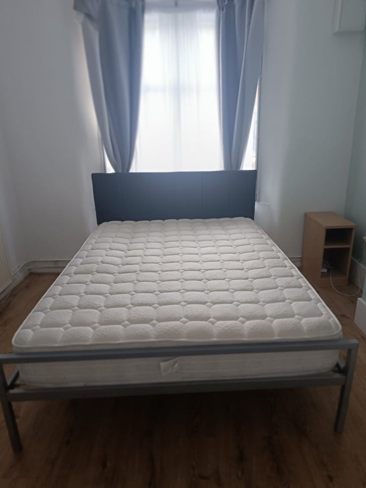 Room Wythes Road in Greater London