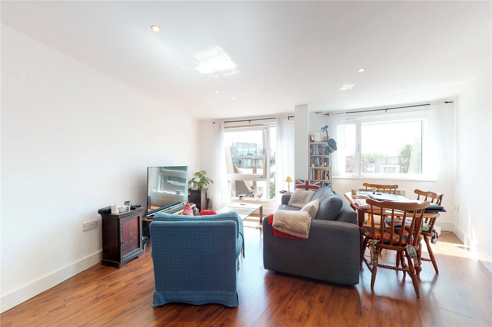 Flat Empire Square South in Greater London