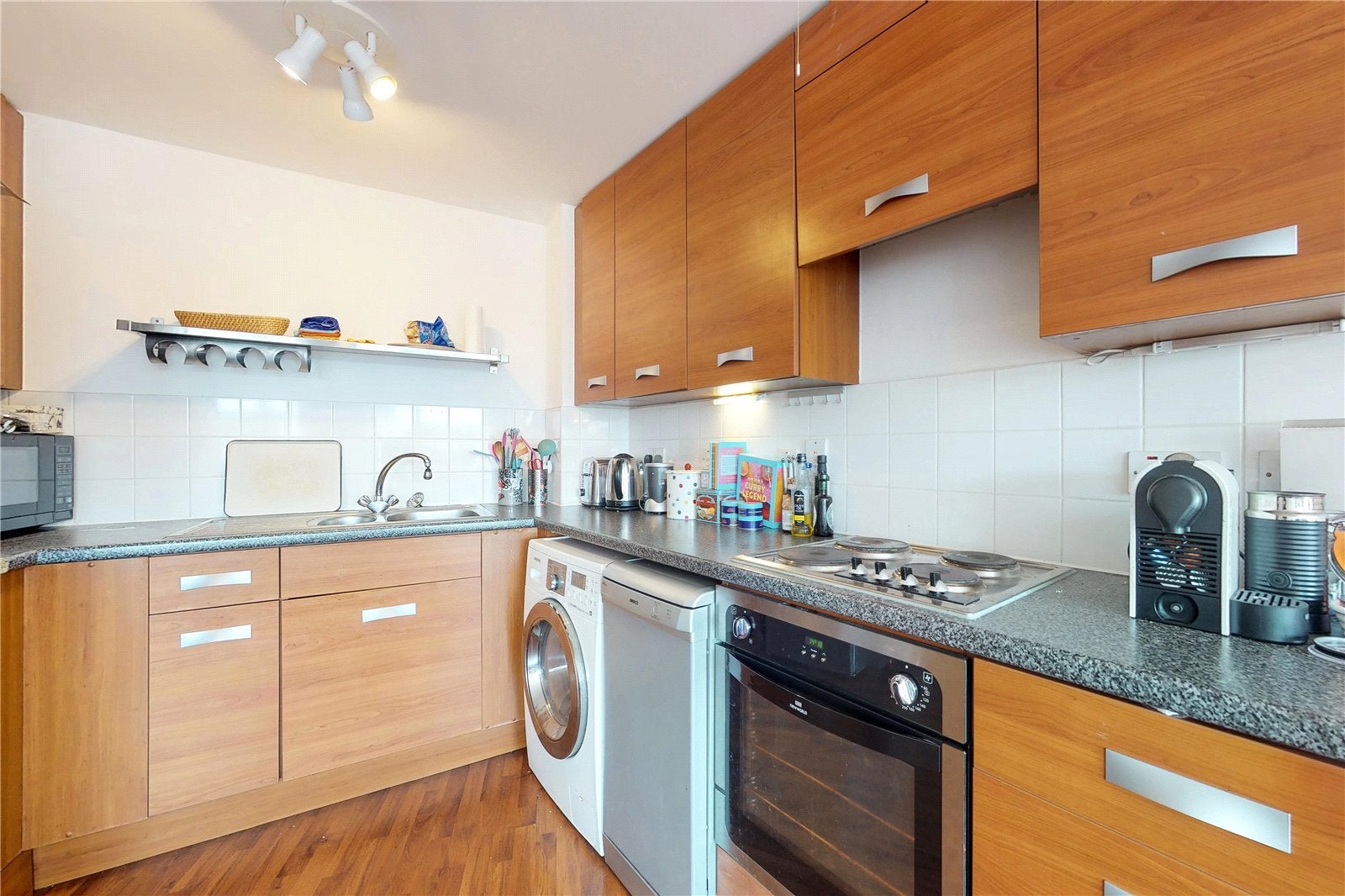 Flat Empire Square South in Greater London