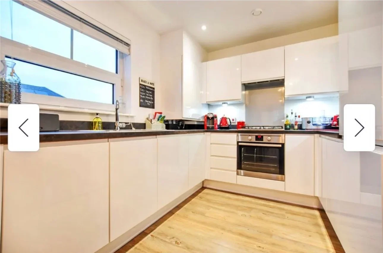 Flat Weir Road in Greater London