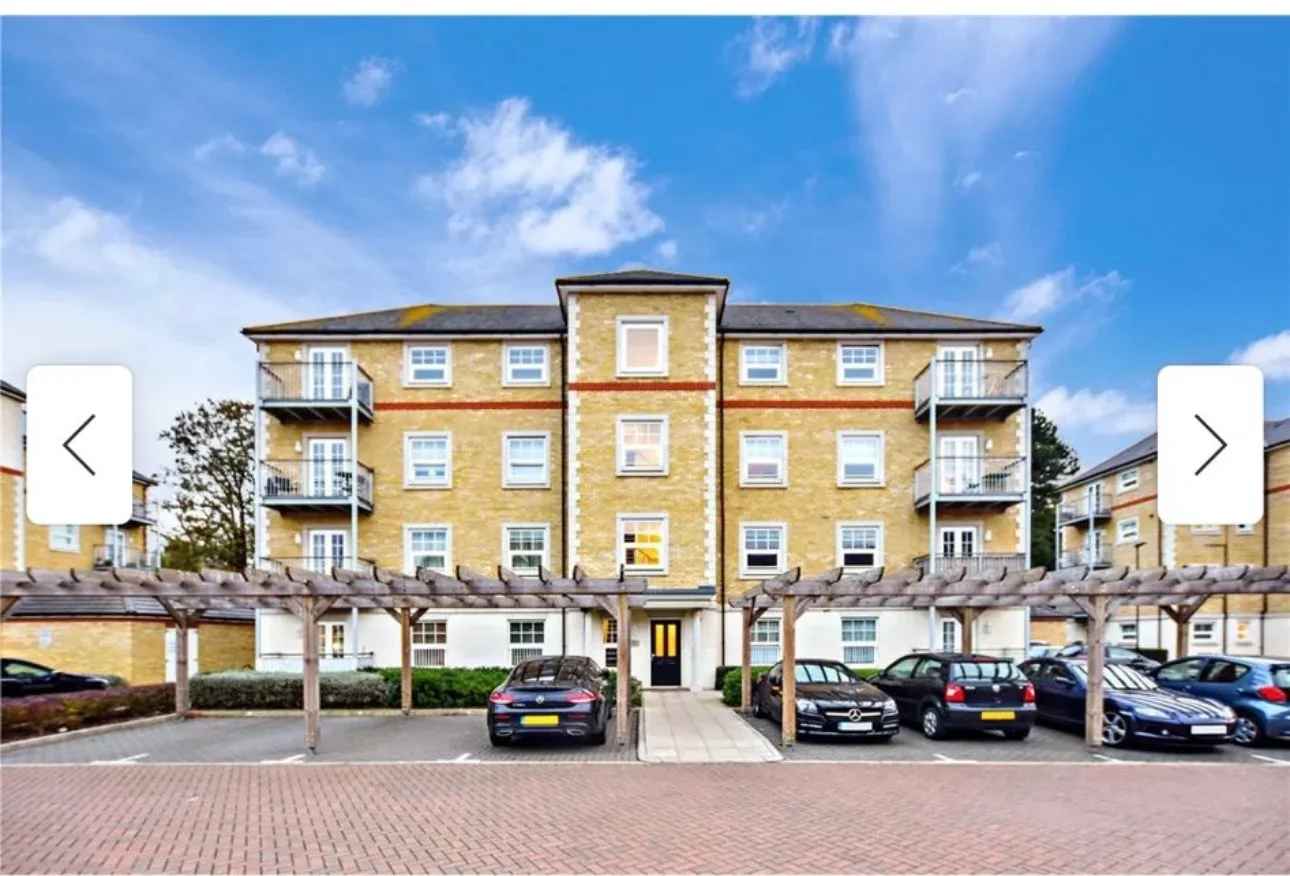 Flat Weir Road in Greater London