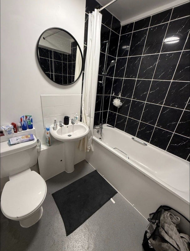 Room Goldhawk Road in Greater London