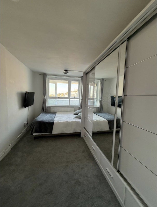 Room Goldhawk Road in Greater London