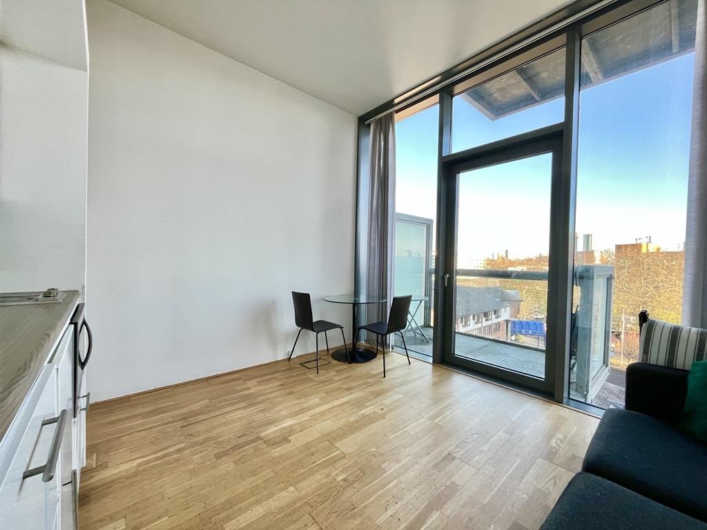 Flat Clippers Quay in Salford