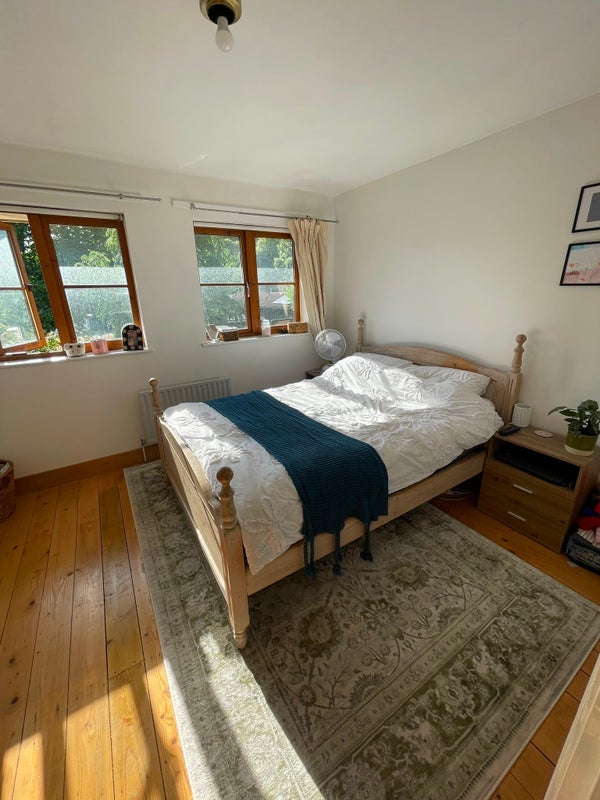 Room Meadow Close in Greater London