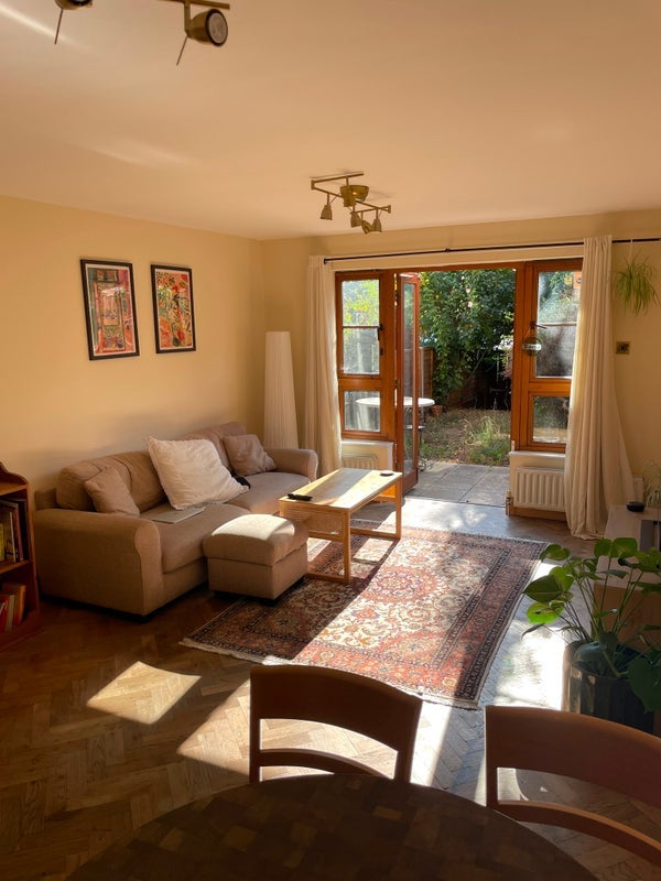 Room Meadow Close in Greater London