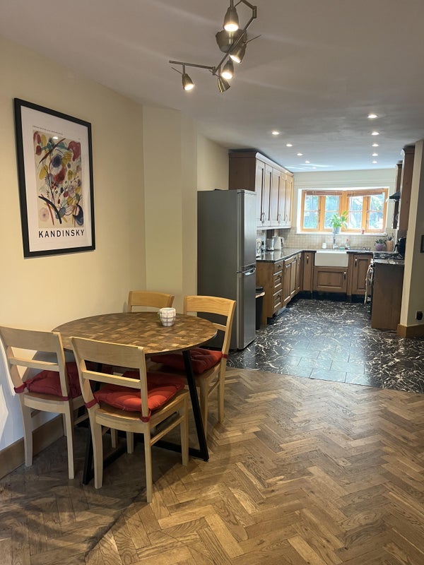 Room Meadow Close in Greater London