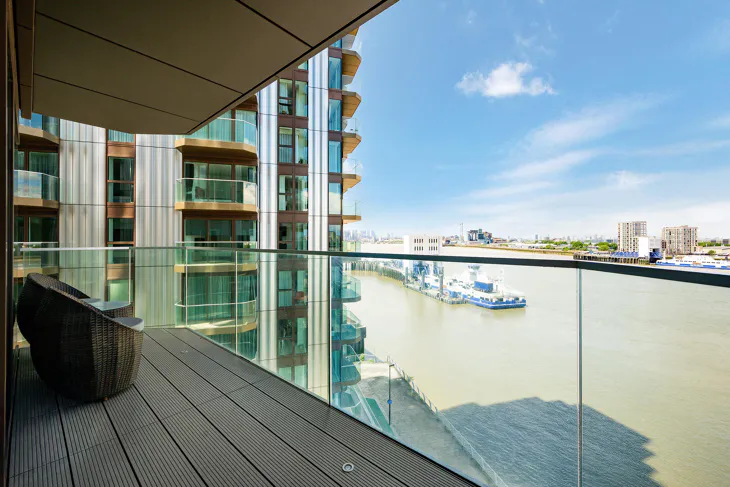 Flat Bell Water Gate in Greater London