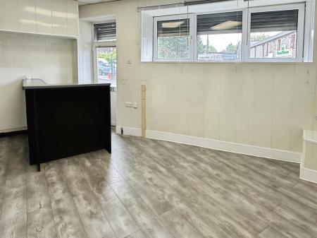 Flat Middle Street in Pontypridd