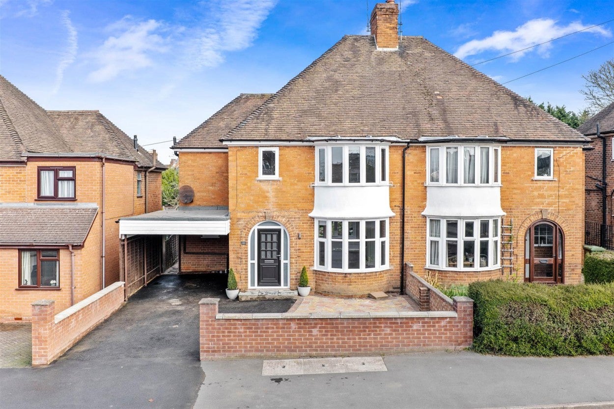 House Elm Road in Wychavon