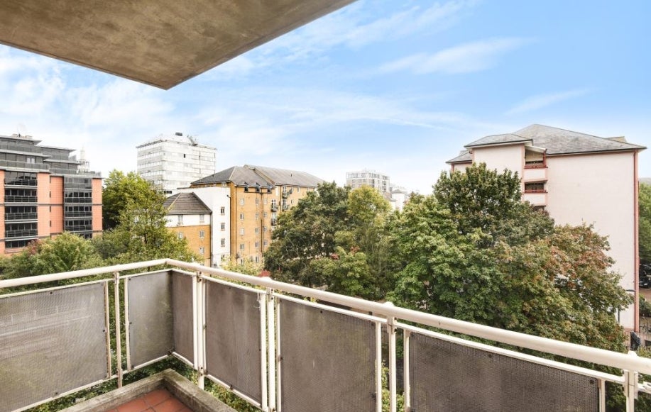 Flat North Bank in City of Westminster