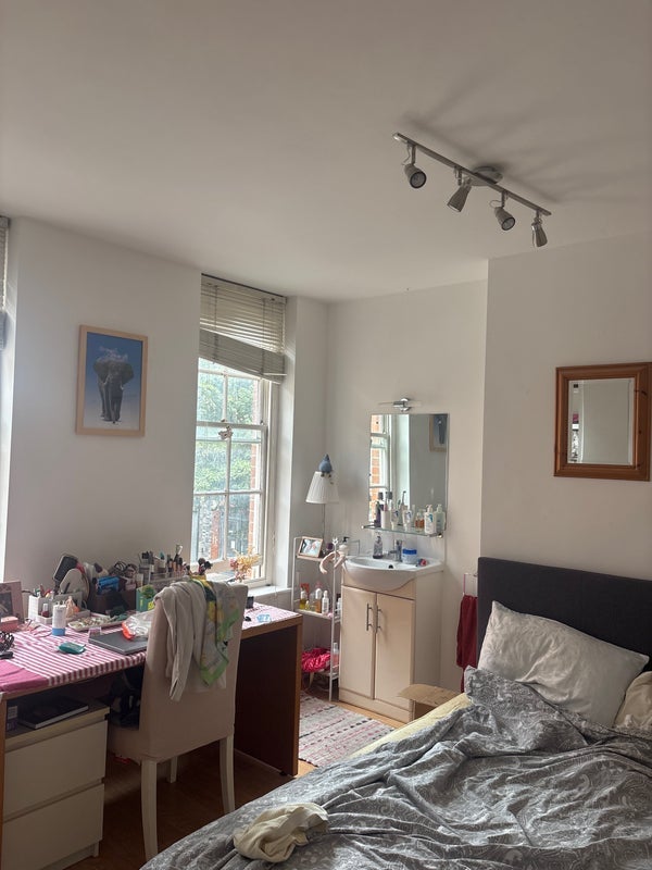 Room Boundary Street in Greater London