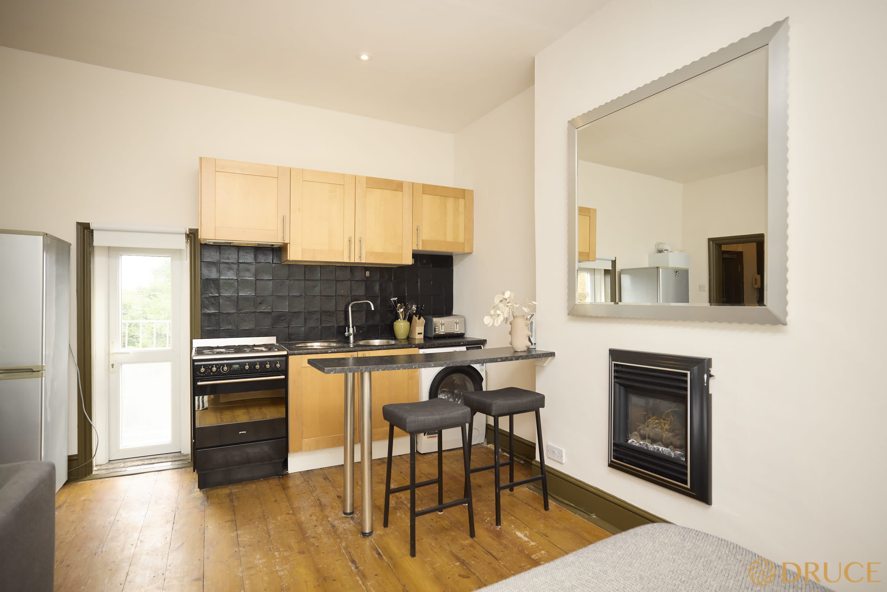 Room Highlever Road in Greater London