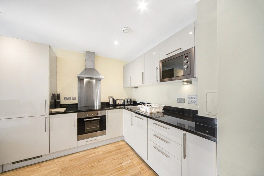 Flat Lanterns Way in Greater London