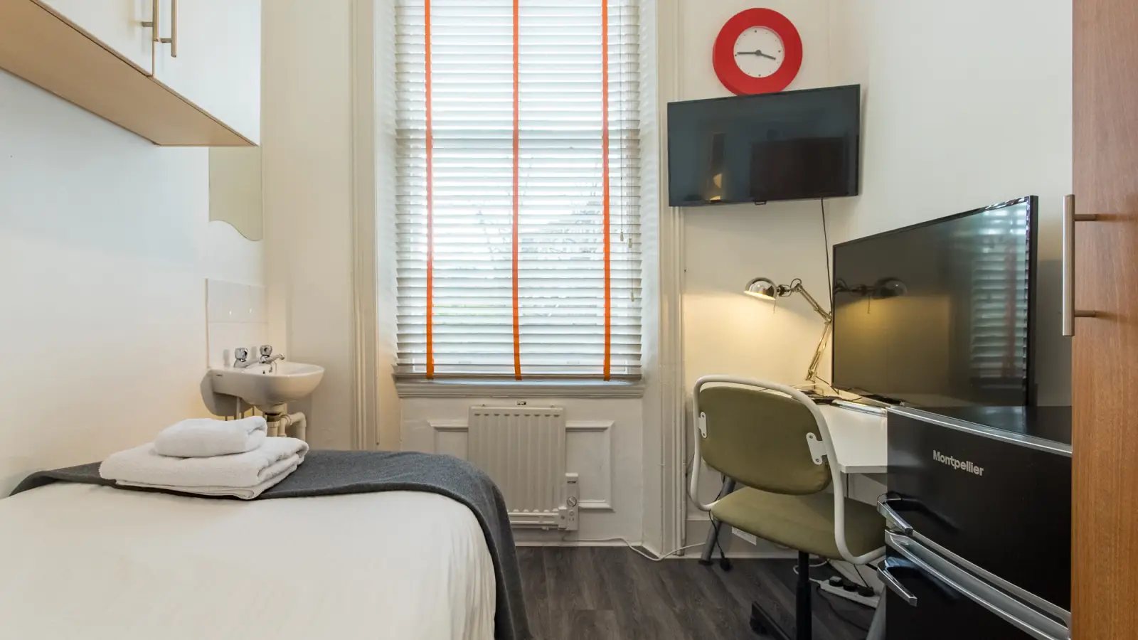 Room Penywern Road in Greater London