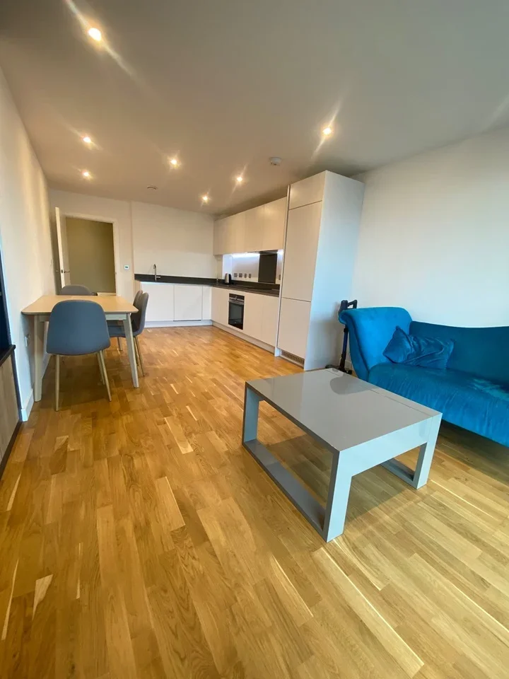 Flat Hawthorne Crescent in Greater London