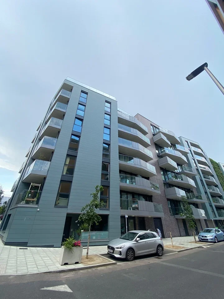 Flat Hawthorne Crescent in Greater London