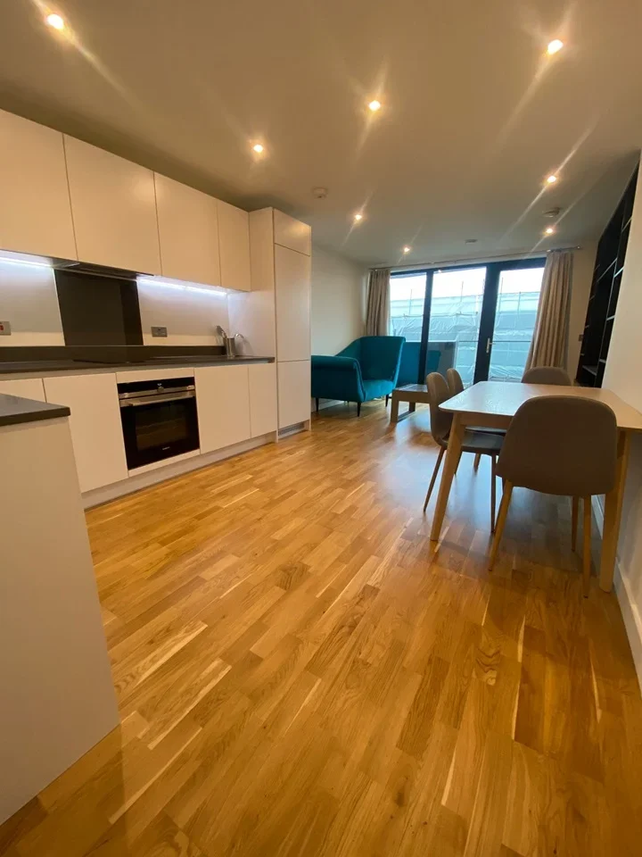 Flat Hawthorne Crescent in Greater London