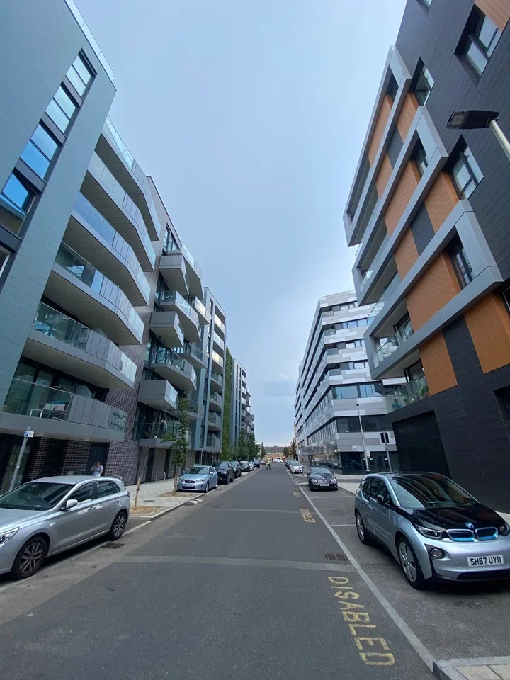 Flat Hawthorne Crescent in Greater London