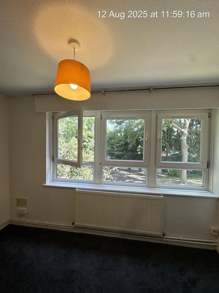 Flat Thornhill Gardens in Greater London