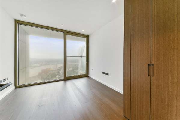 Flat Park Drive in Greater London