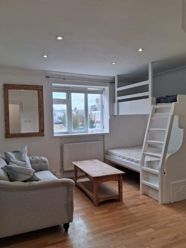 Flat Fulham Road in Greater London