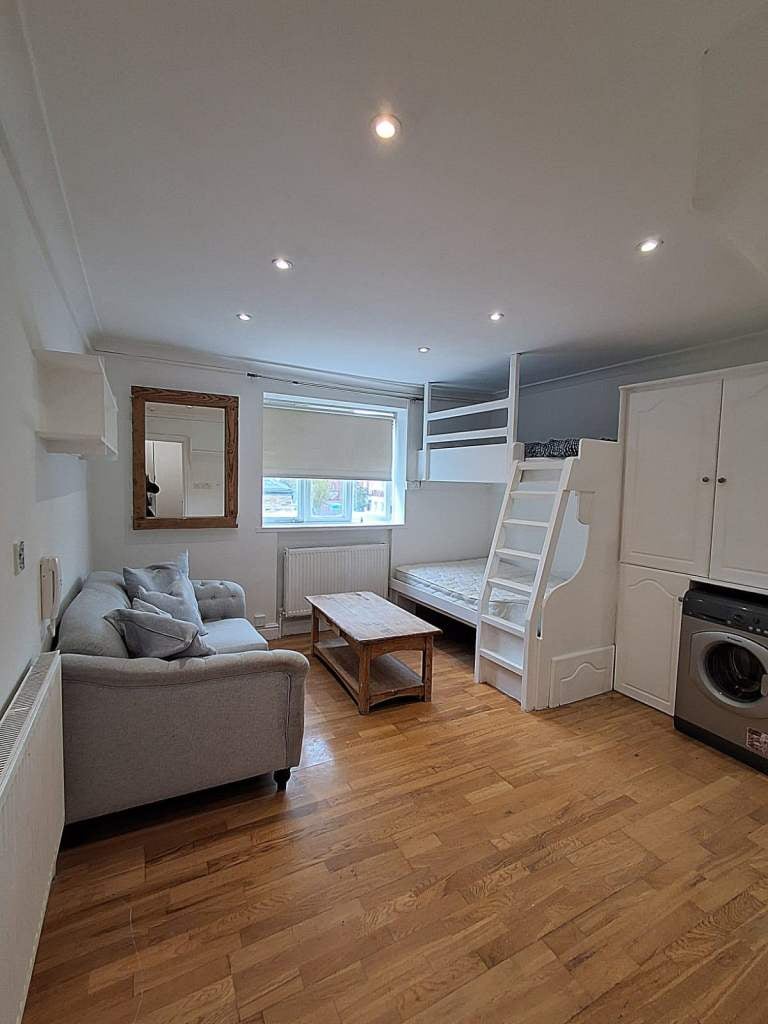 Flat Fulham Road in Greater London