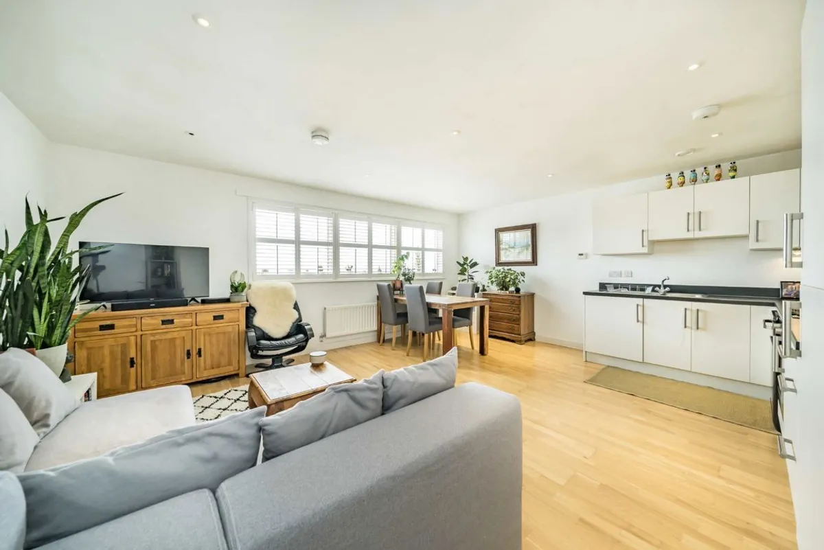Flat Streatham High Road in Greater London