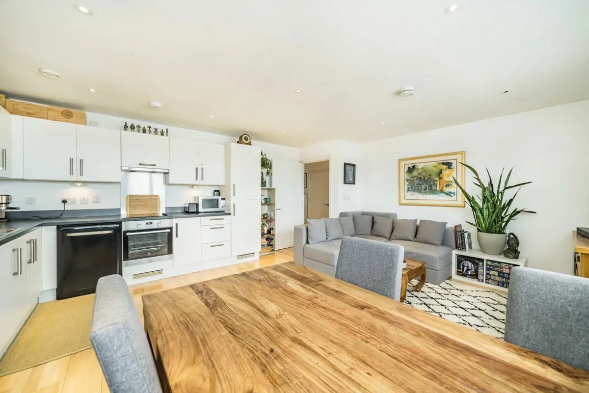 Flat Streatham High Road in Greater London