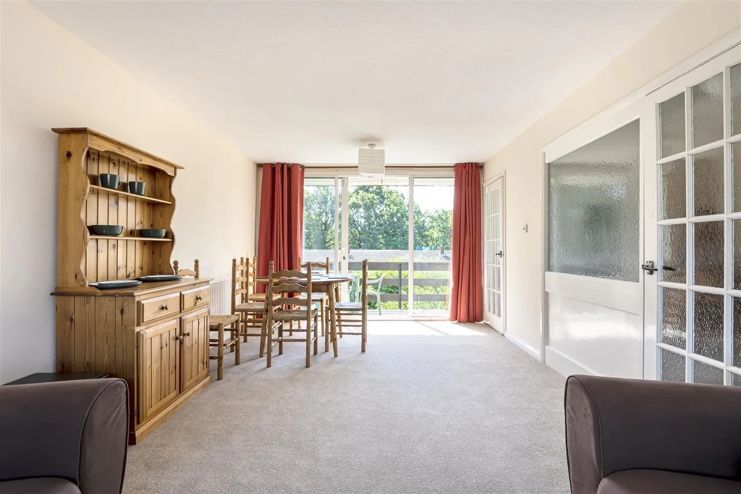 Flat Trafalgar Drive in Walton-on-Thames