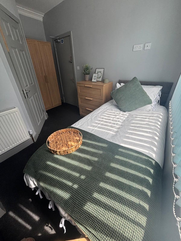Room Caxton Street in Barnsley