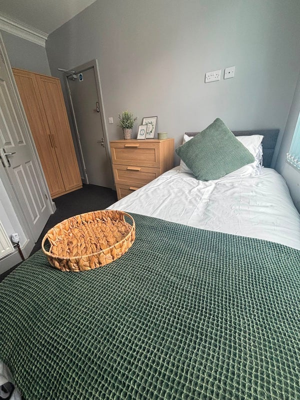 Room Caxton Street in Barnsley