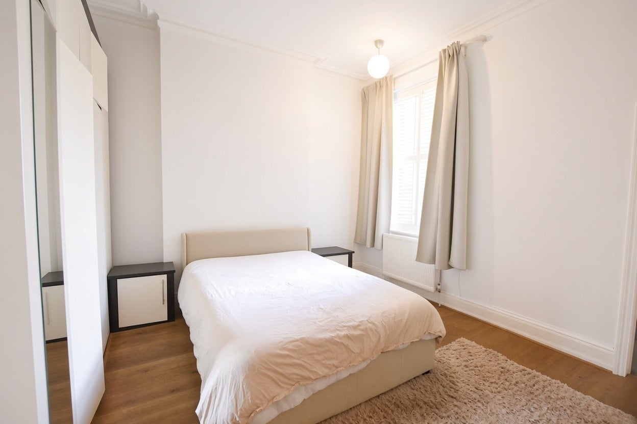 Flat Elgin Avenue in City of Westminster