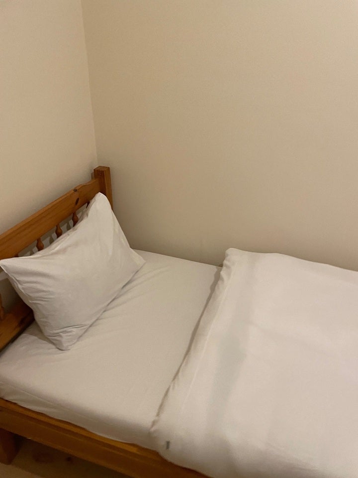 Flat Brownlow Road in Greater London