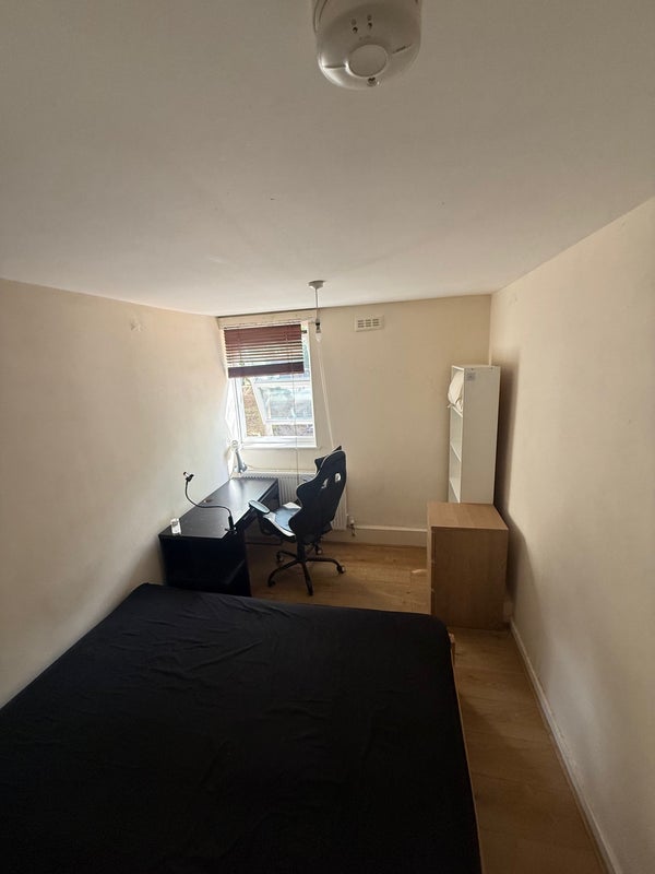 Room Westbourne Park Road in City of Westminster